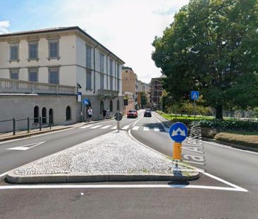 Bilocale con balcone e posto auto a Lecco - Foto 5