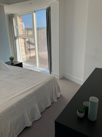 2 Bed Penthouse, Edgewood Mews, N3 - Photo 4