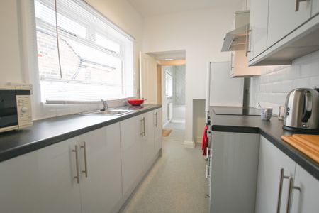 3 bed terraced house to rent in Crowther Street, Stoke-on-Trent, Staffordshire - Photo 5