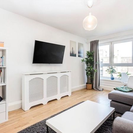 3 bedroom flat to rent - Photo 4