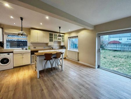 3 bedroom detached house to rent - Photo 5