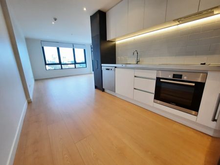 Spacious One Bedroom in SugarTree - Photo 3