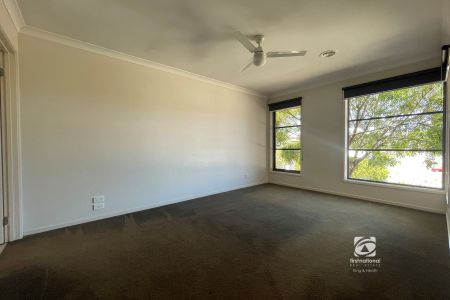 SUPERB LOCATION - MODERN FITTINGS THROUGHOUT! - Photo 3