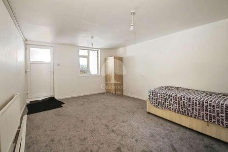 Heritage Close, Uxbridge, UB8 - Photo 4