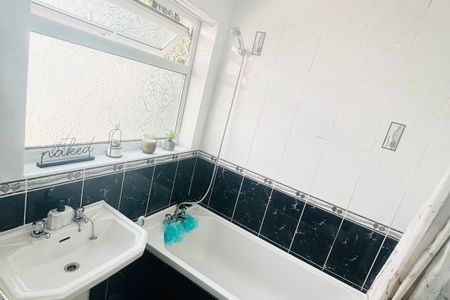 East Street - Photo 2