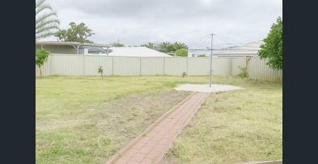 Large Room for Rent in Cloverdale – Bills Included with set allowances - Photo 3