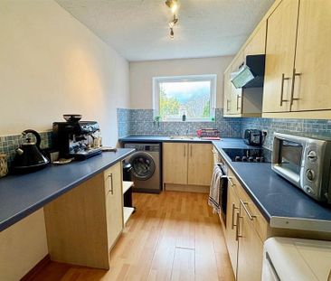 1 bedroom flat to rent - Photo 6