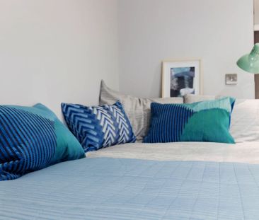 Premier Studio (no dishwasher) - Photo 2