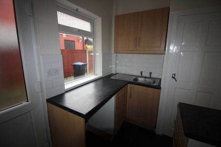 3 bed End of Terrace House - Photo 2