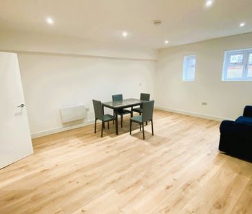 1 Bed Flat, High Street, N12 - Photo 2