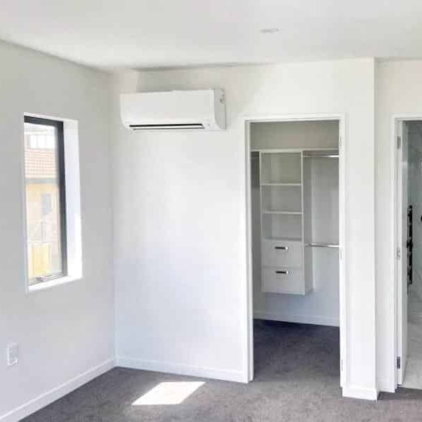 Nearly new house - Big, Modern and Stylish ! - Photo 1