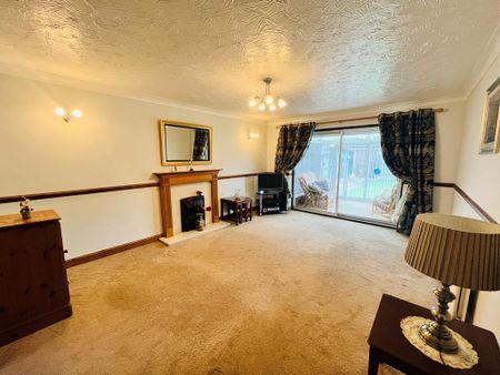 3 bedroom detached bungalow to rent - Photo 2