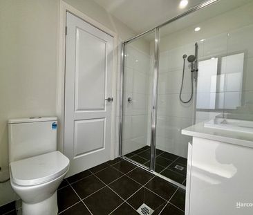 Modern Four-Bedroom Home... - Photo 2