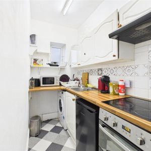 High Street, Hampshire High Street, Hampshire - Photo 3