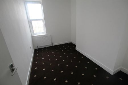 4 bedroom flat to rent - Photo 5