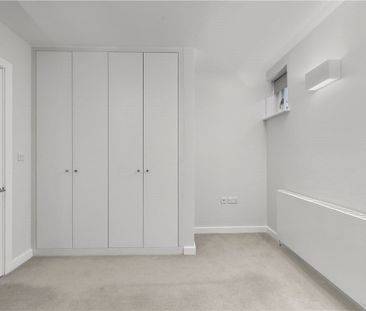 A rare opportunity to rent a stunning four bedroom house in central... - Photo 4