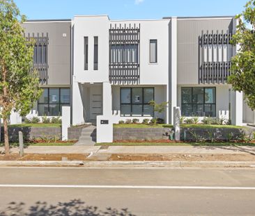 Luxe Family Retreat in Oran Park - Photo 2