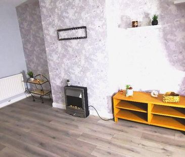 2 bedroom semi-detached house to rent - Photo 6