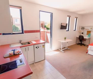 Large Studio - Photo 1