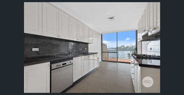 Luxury Waterfront Apartment - Photo 1