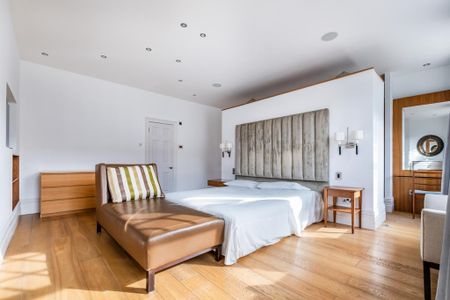3 bedroom flat to rent - Photo 4