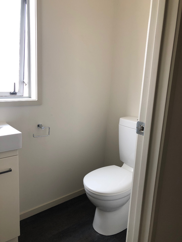 This modern two level townhouse is a very short walk to the University. - Photo 4