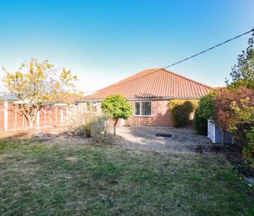 3 bedroom detached bungalow to rent - Photo 3