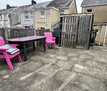 3 bedroom end of terrace house to rent - Photo 5