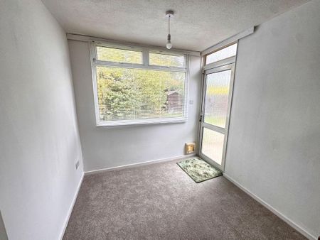 2 bedroom semi-detached house to rent - Photo 4