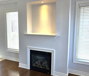 For Lease - 40 Thatcher Crescent, East Gwillimbury, Ontario - Photo 2