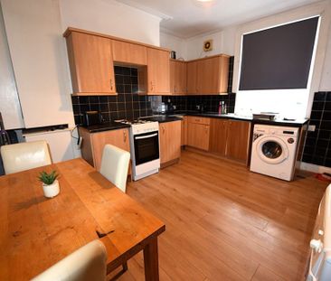 4 bedroom House in Thornville Street, Leeds - Photo 3