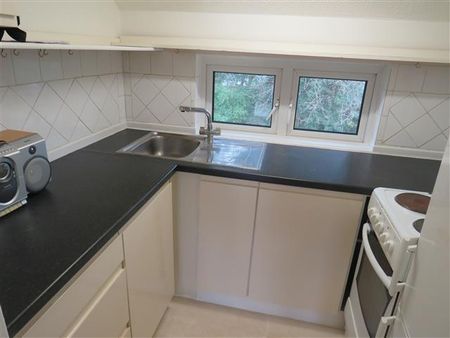 Osney Close, CRAWLEY - Photo 3