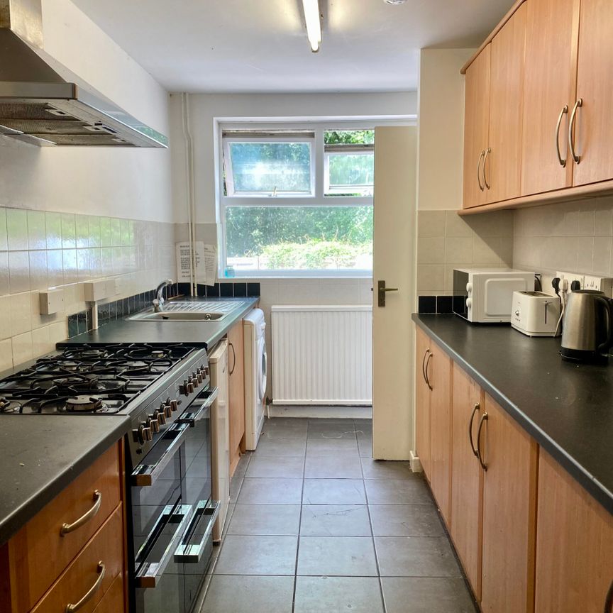 6 Perry Hill, Chelmsford, CM1 7RD – Top Back Double Room - Photo 1
