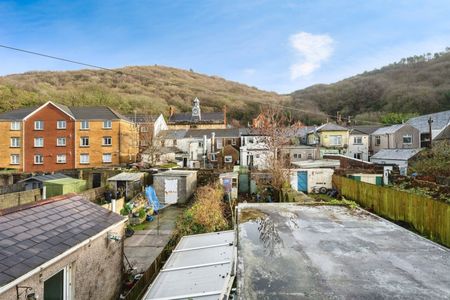 Thomas Street, NEATH - Photo 3