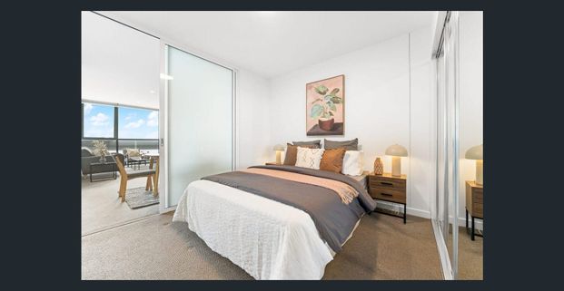 Ultra-Chic, Convenient, City Apartment - Photo 1