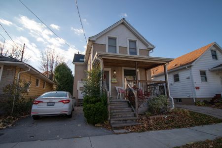 **Charming** 3-Bedroom Home for Rent in St. Catharines – Available Dec 1st! - Photo 2