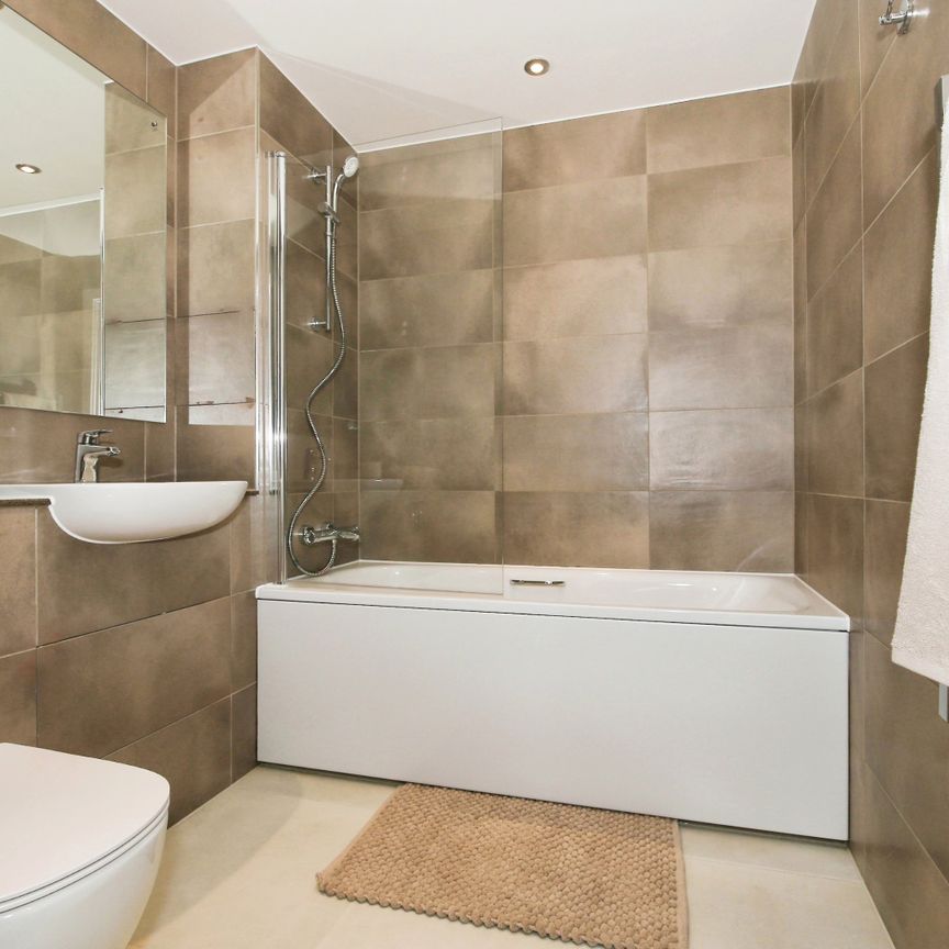 Northminster, Peterborough - Photo 1