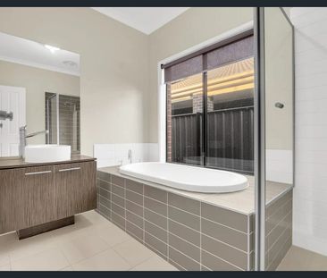 Spacious Family Home! - Photo 5