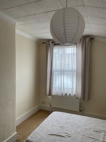 Room in a Shared House, Sutton Court Road, E13 - Photo 3