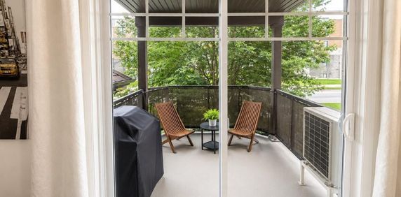 Bright and spacious 2-bedroom apartment – 1,094 sq ft - Photo 2