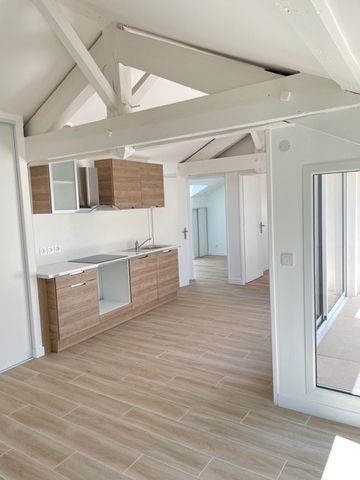 LOCATION T3 - OULLINS, - Photo 5