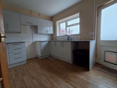 3 bedroom semi-detached house to rent - Photo 5