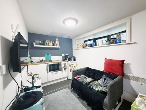 Property For Let - Saint Cyprians - Photo 1