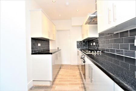 1 bedroom in a house share to rent - Photo 3