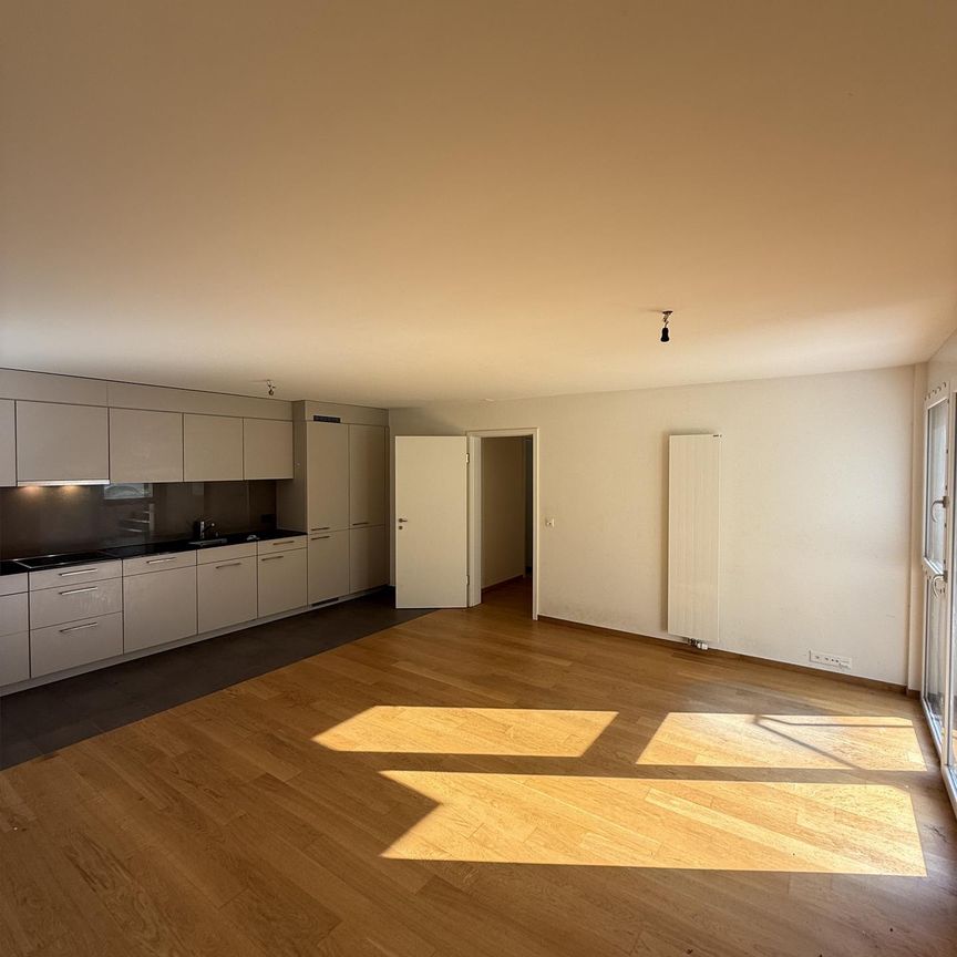 Ruhige 3.5-Zimmer-Wohnung in Toplage: Urban Living trifft Naturidylle - Photo 1