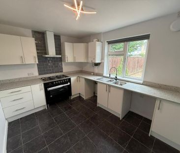 3 bedroom semi-detached house to rent - Photo 5