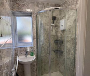 3 bedroom semi-detached house to rent - Photo 5