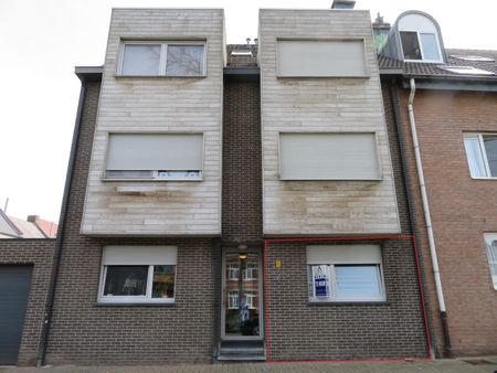 Een comfortabel appartement gelegen in het centrum van Bree op de gelijkvloerse verdieping! - Photo 2