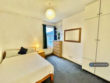 2 bedroom maisonette to rent - Photo 2