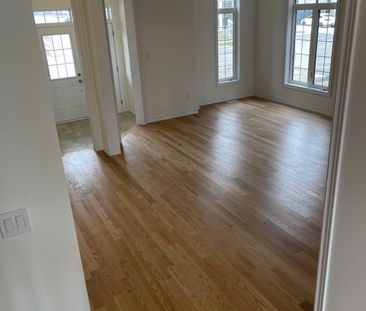 For Lease - 103 Nottingham Road, Barrie, Ontario - Photo 4